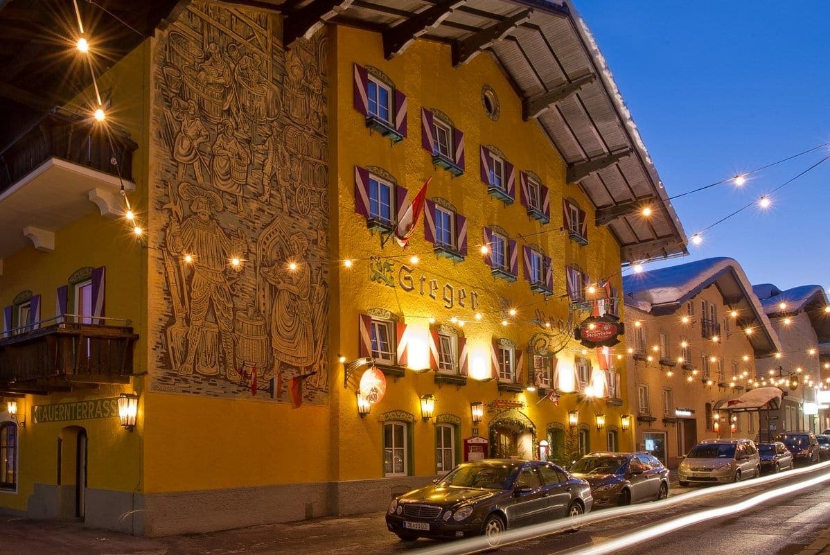 Aussenansicht des Hotel Stegerbräu's in Radstadt zur Winterszeit